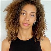 Profesora nativa de español que busca dar clases a aquellas personas que busquen mejorar su comunicación oral en español.